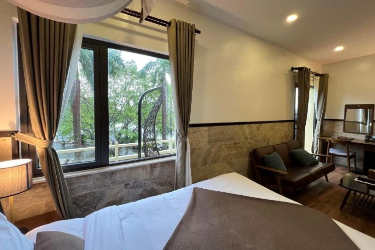 Premier King with Patial River View –  Onsen, Sauna Included